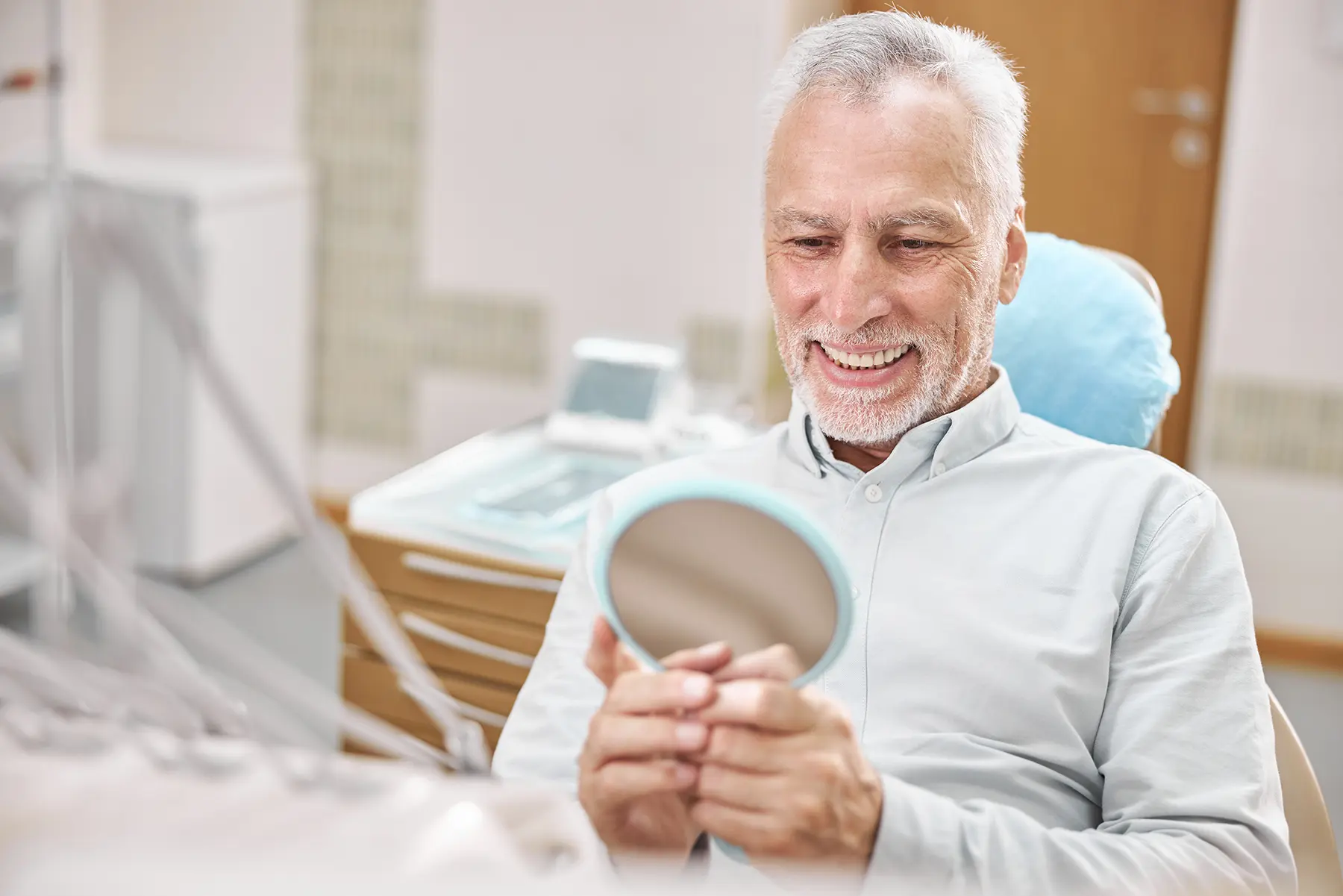 7 Reasons Seniors Should Consider Dental Implants