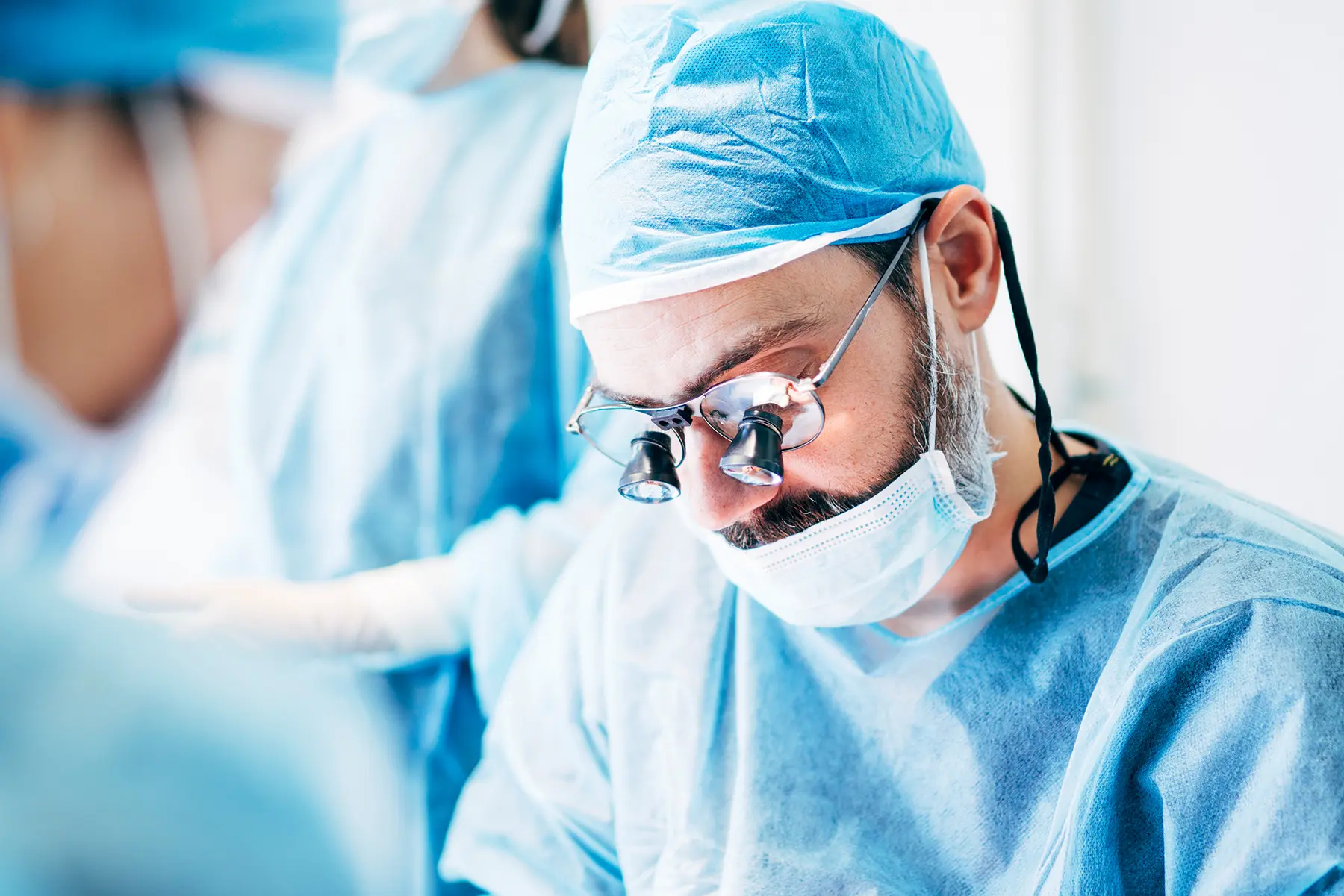 Who Is Best Qualified To Do Dental Implants?