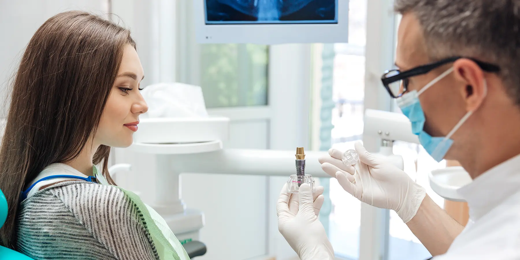 Full Mouth Dental Implants vs. Dentures: Which Is the Best Choice?