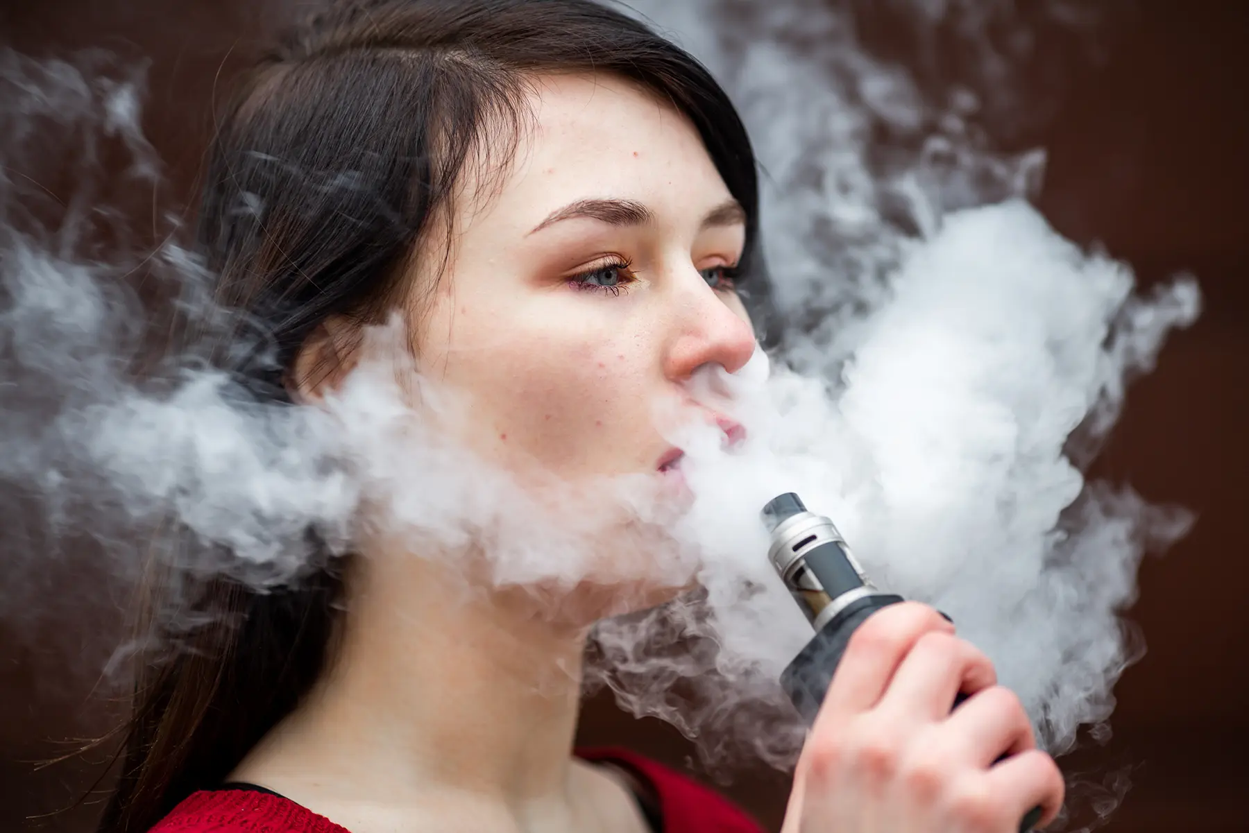 Smoking and Vaping After a Tooth Extraction: What You Risk